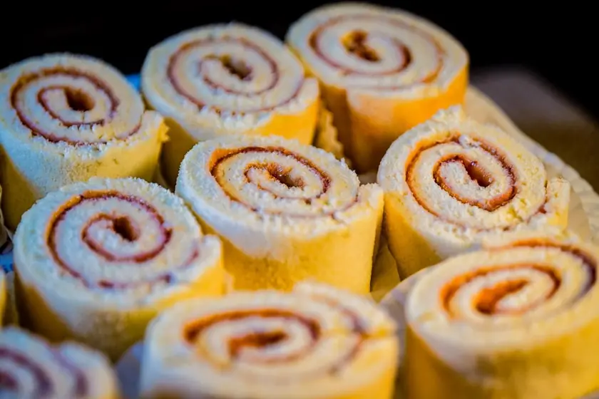 Rebanadas de brazo gitano con relleno