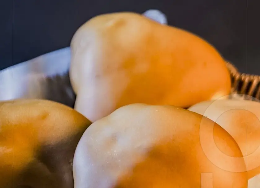 Panes dorados recién sacados del horno